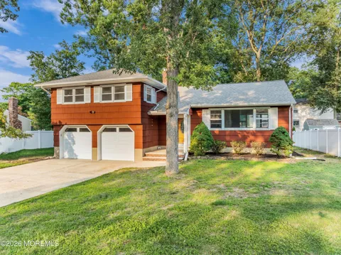 2001 Oakhurst Parkway