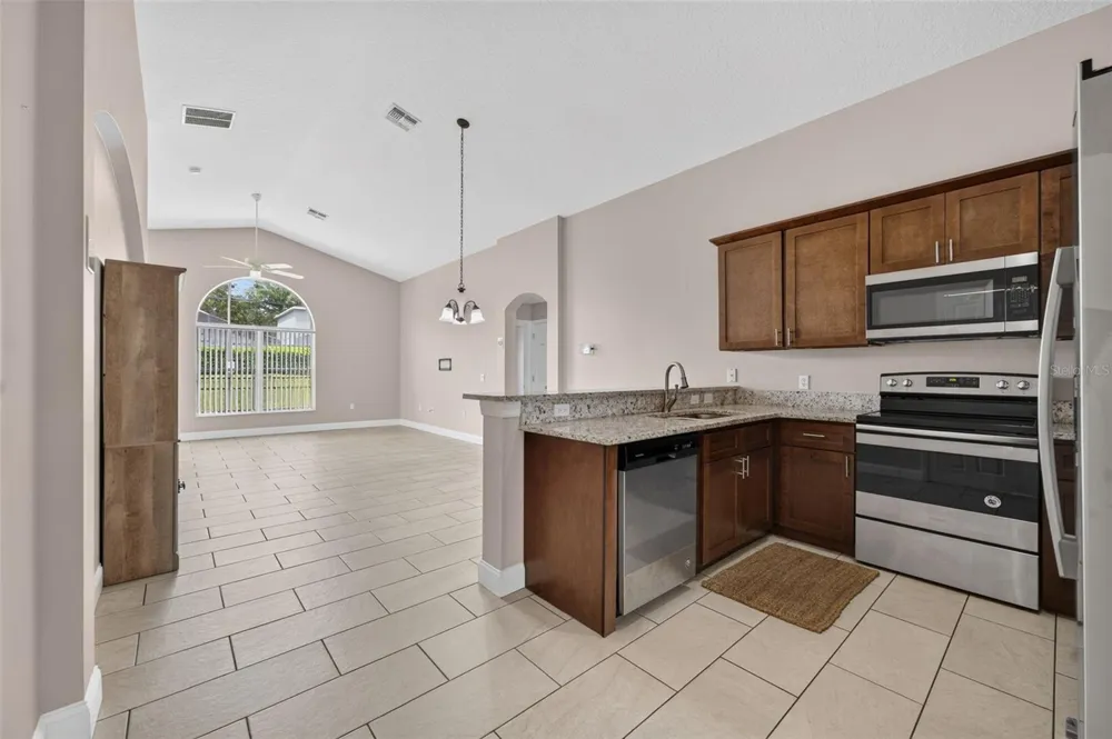 124 LANCASTER DRIVE Davenport, FL 33897