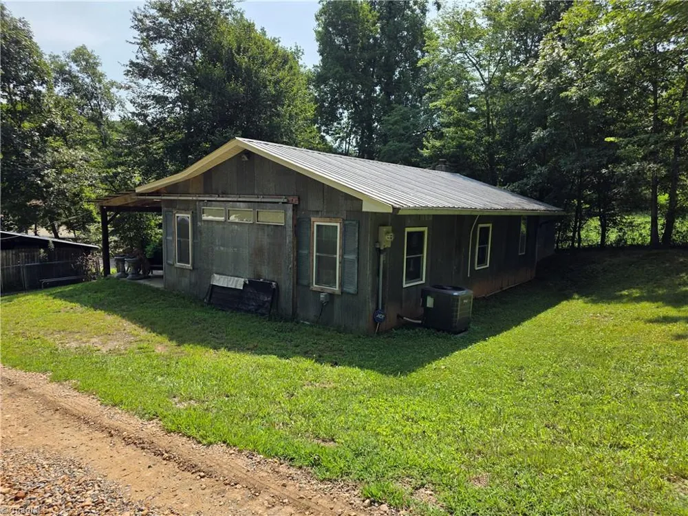 609 John Scott Road Pinnacle, NC 27043