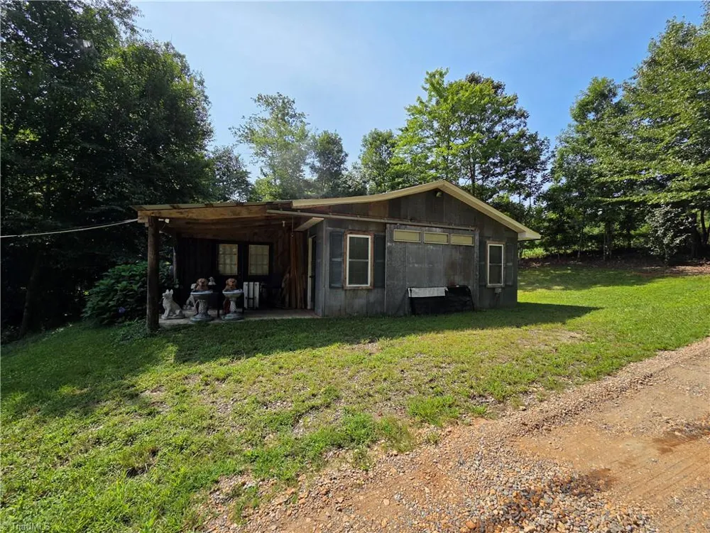 609 John Scott Road Pinnacle, NC 27043