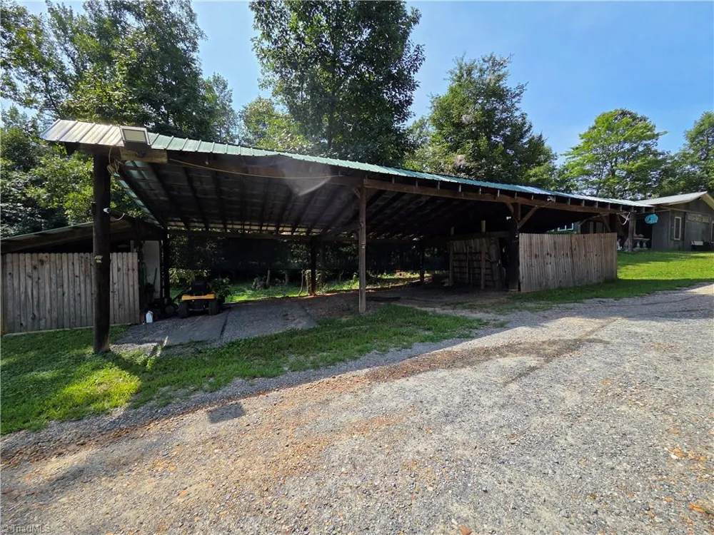 609 John Scott Road Pinnacle, NC 27043