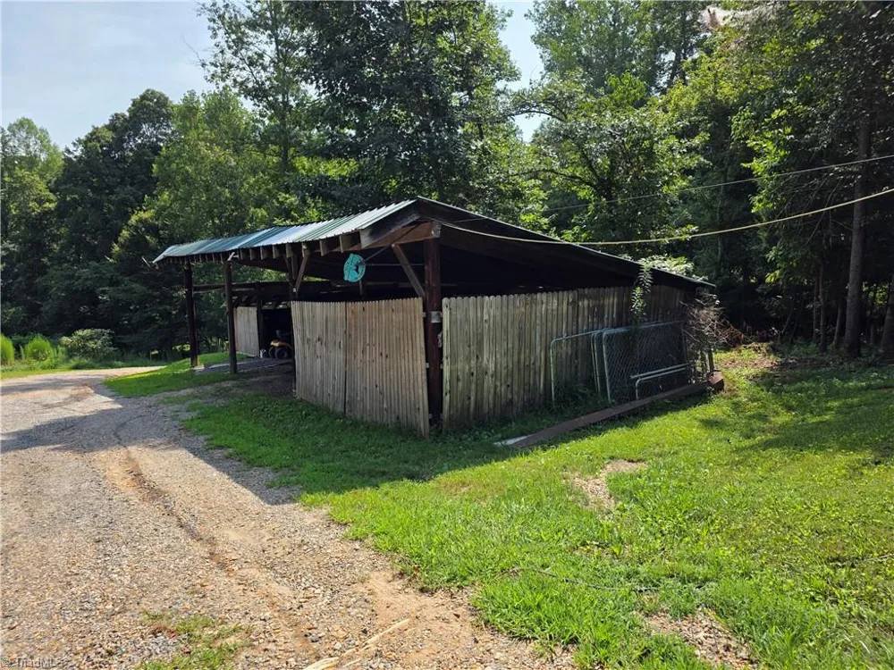609 John Scott Road Pinnacle, NC 27043
