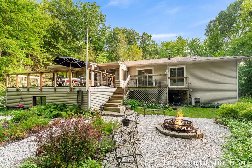 17445 W Spring Lake Road Ferrysburg City, MI 49456