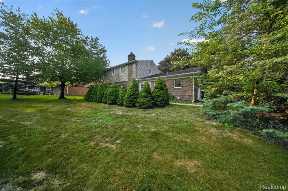 8940 Sarah Lane Grosse Ile Township, MI 48138