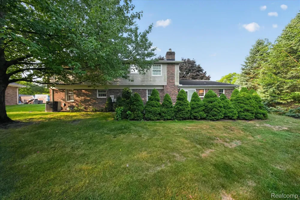 8940 Sarah Lane Grosse Ile Township, MI 48138