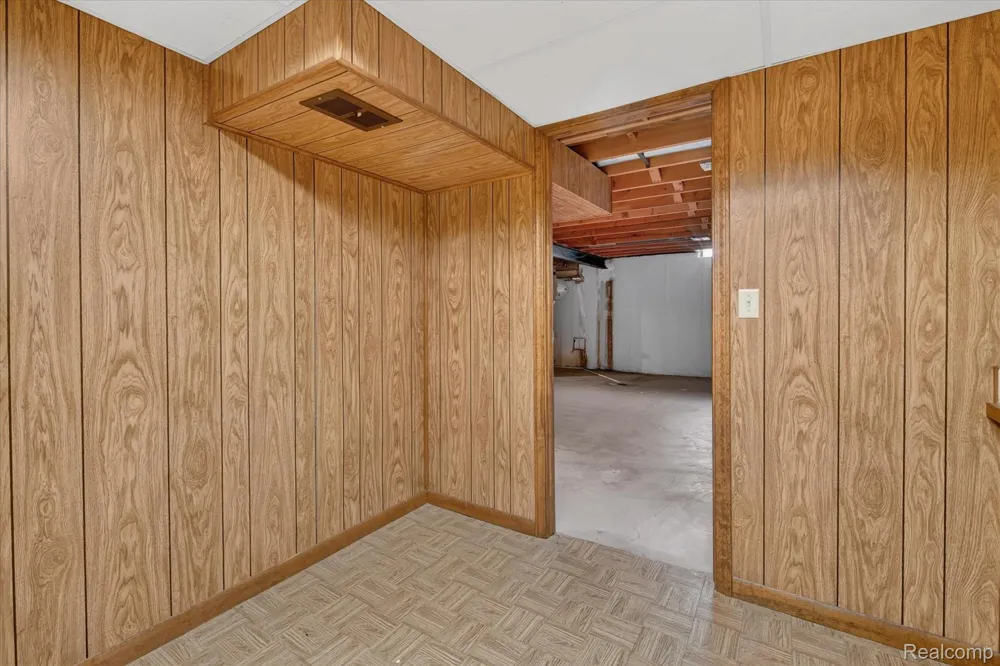 8940 Sarah Lane Grosse Ile Township, MI 48138