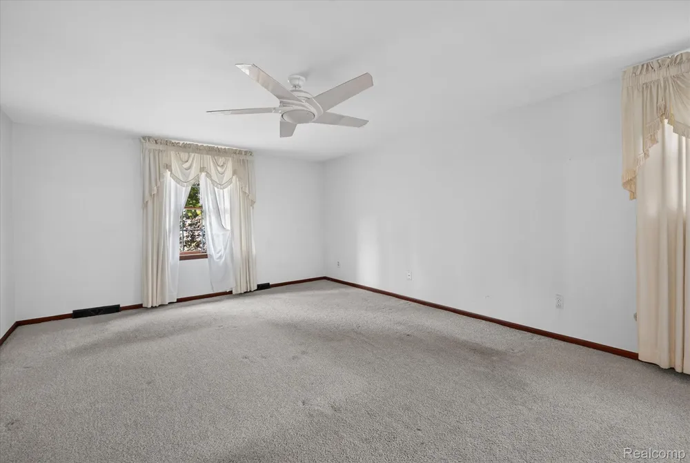8940 Sarah Lane Grosse Ile Township, MI 48138
