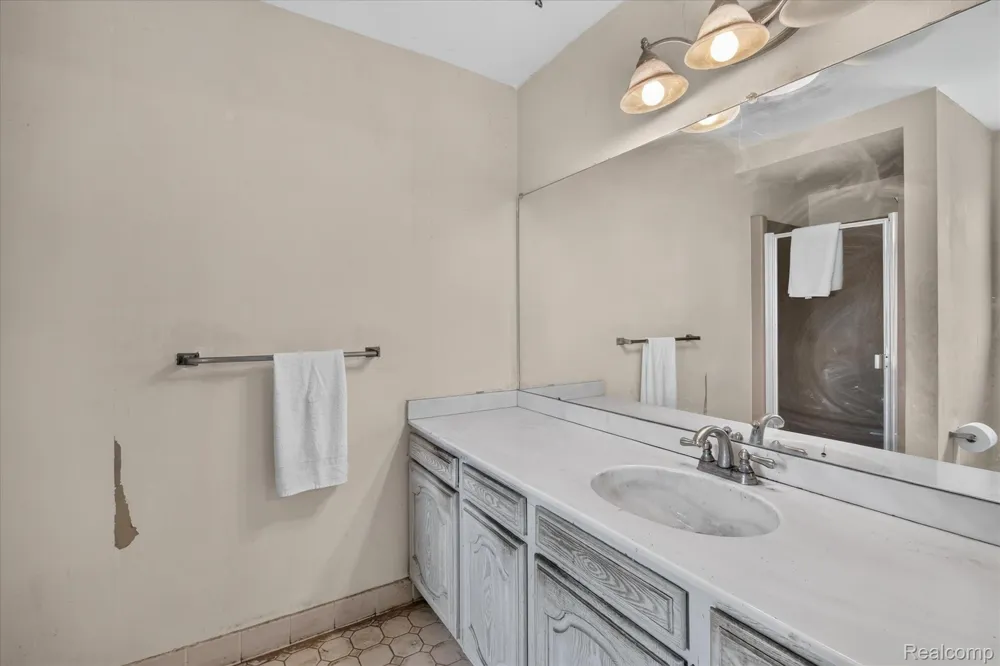 8940 Sarah Lane Grosse Ile Township, MI 48138