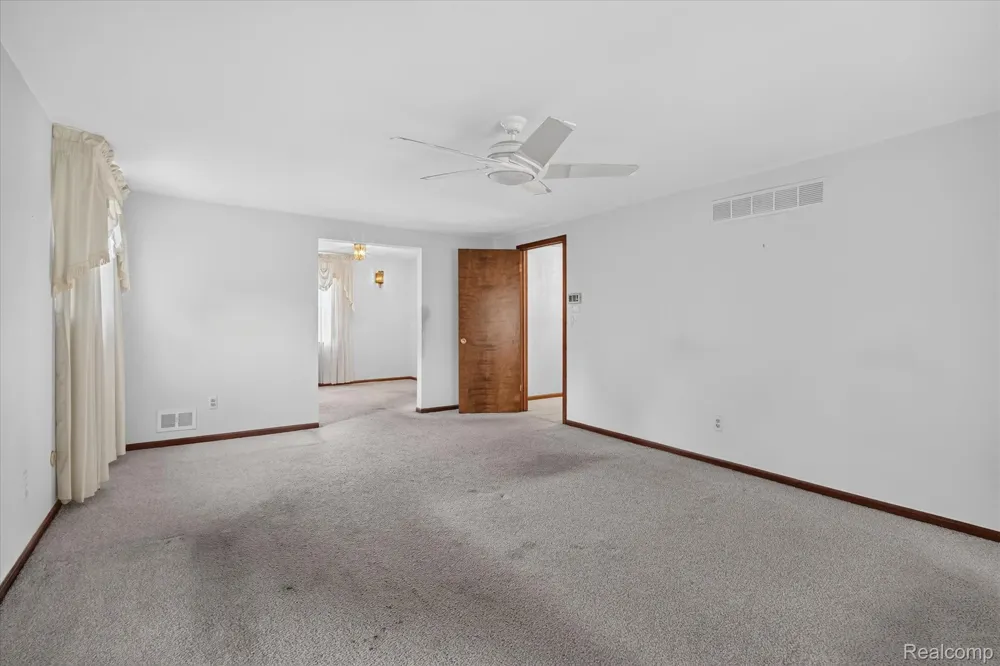 8940 Sarah Lane Grosse Ile Township, MI 48138