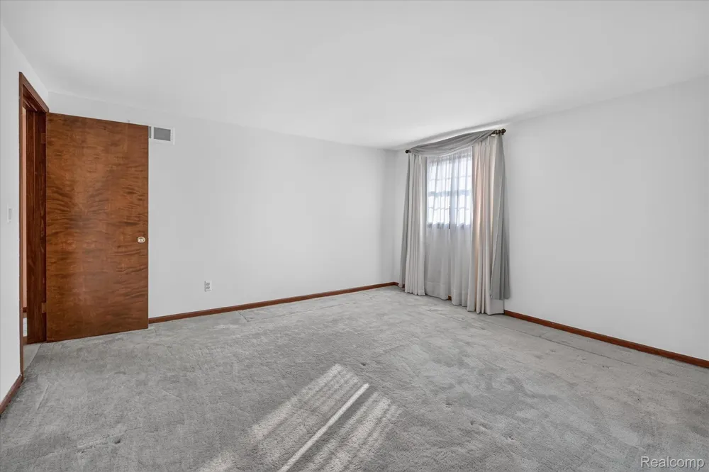 8940 Sarah Lane Grosse Ile Township, MI 48138