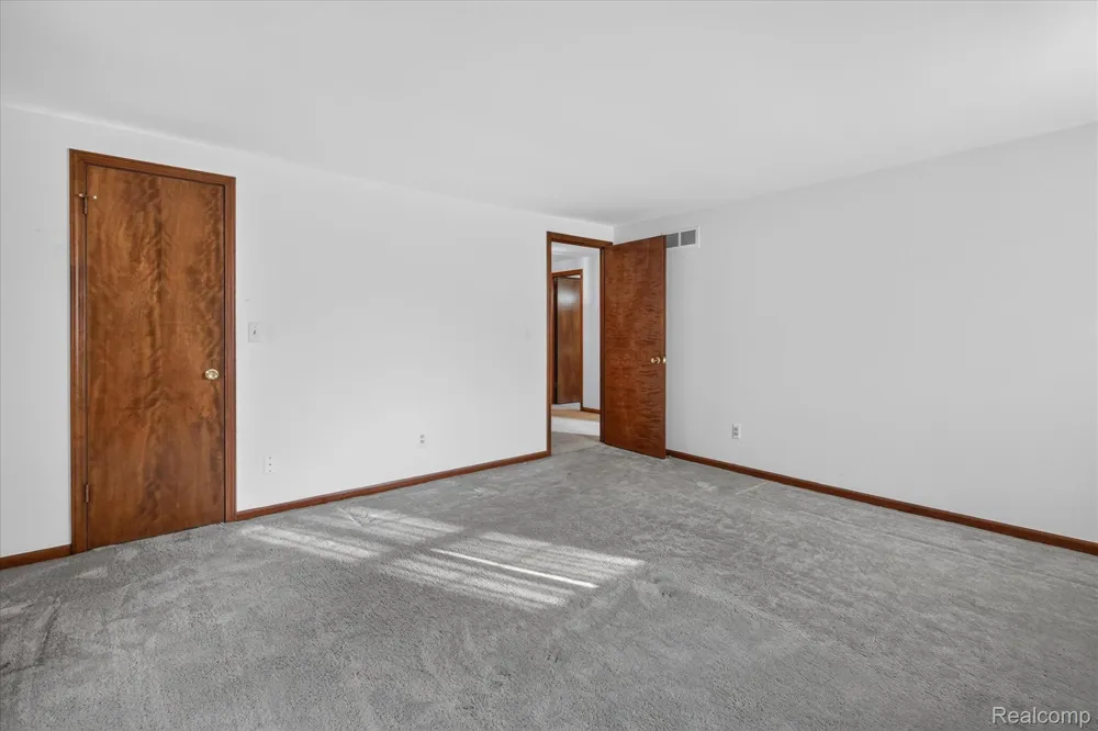 8940 Sarah Lane Grosse Ile Township, MI 48138