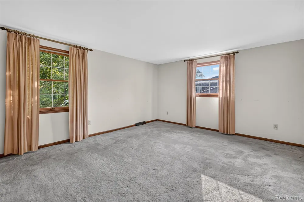 8940 Sarah Lane Grosse Ile Township, MI 48138