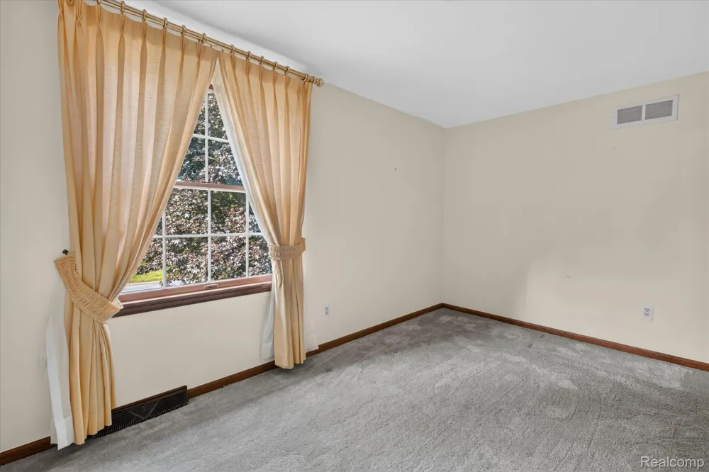 8940 Sarah Lane Grosse Ile Township, MI 48138