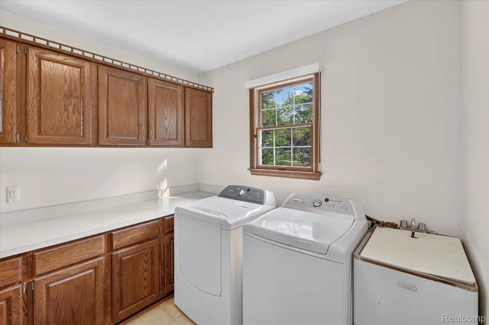 8940 Sarah Lane Grosse Ile Township, MI 48138