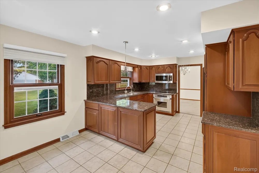 8940 Sarah Lane Grosse Ile Township, MI 48138