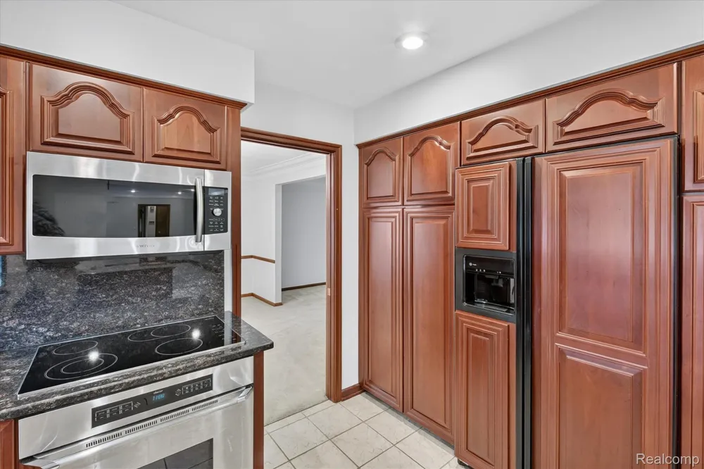 8940 Sarah Lane Grosse Ile Township, MI 48138