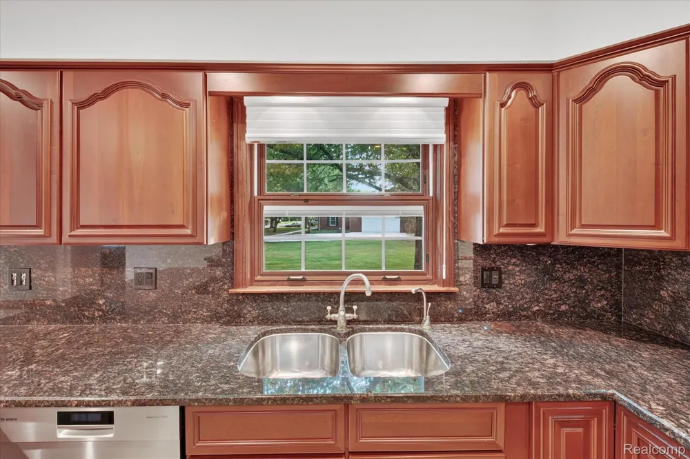 8940 Sarah Lane Grosse Ile Township, MI 48138