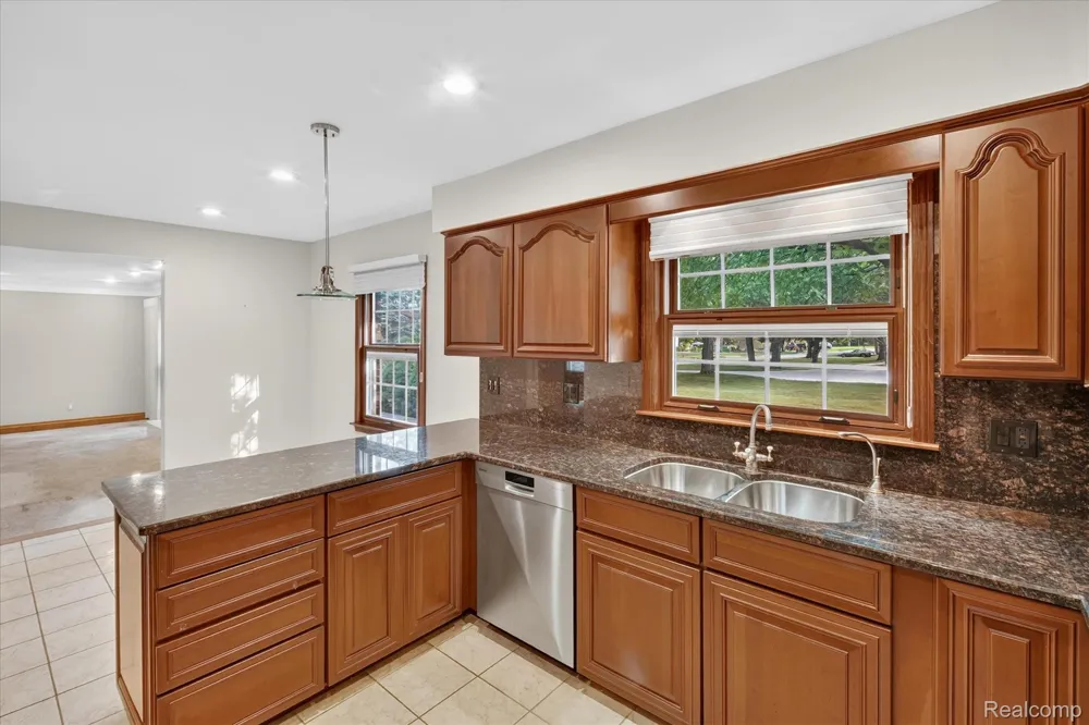 8940 Sarah Lane Grosse Ile Township, MI 48138