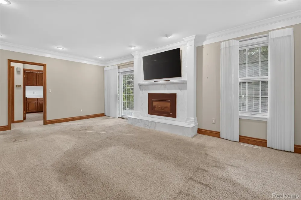 8940 Sarah Lane Grosse Ile Township, MI 48138