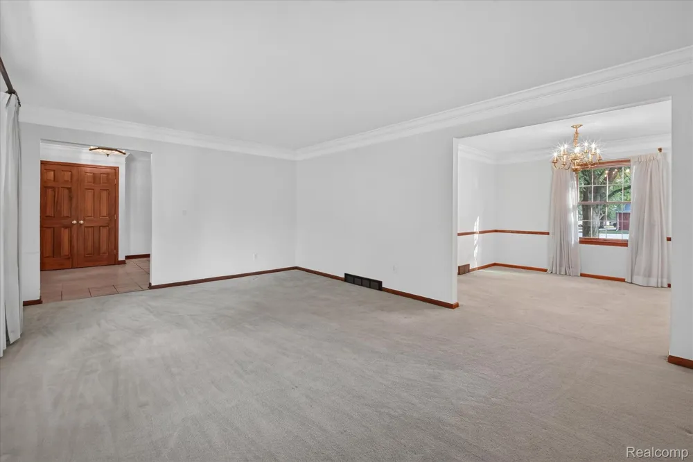 8940 Sarah Lane Grosse Ile Township, MI 48138