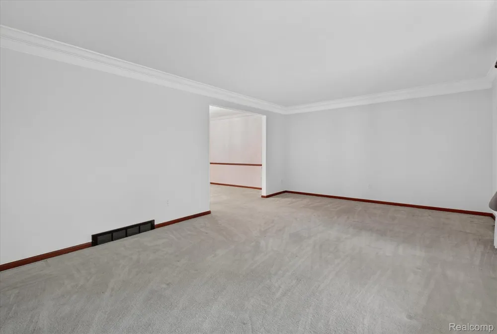 8940 Sarah Lane Grosse Ile Township, MI 48138