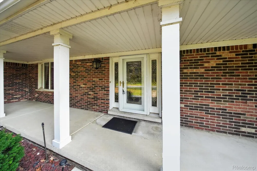 8940 Sarah Lane Grosse Ile Township, MI 48138