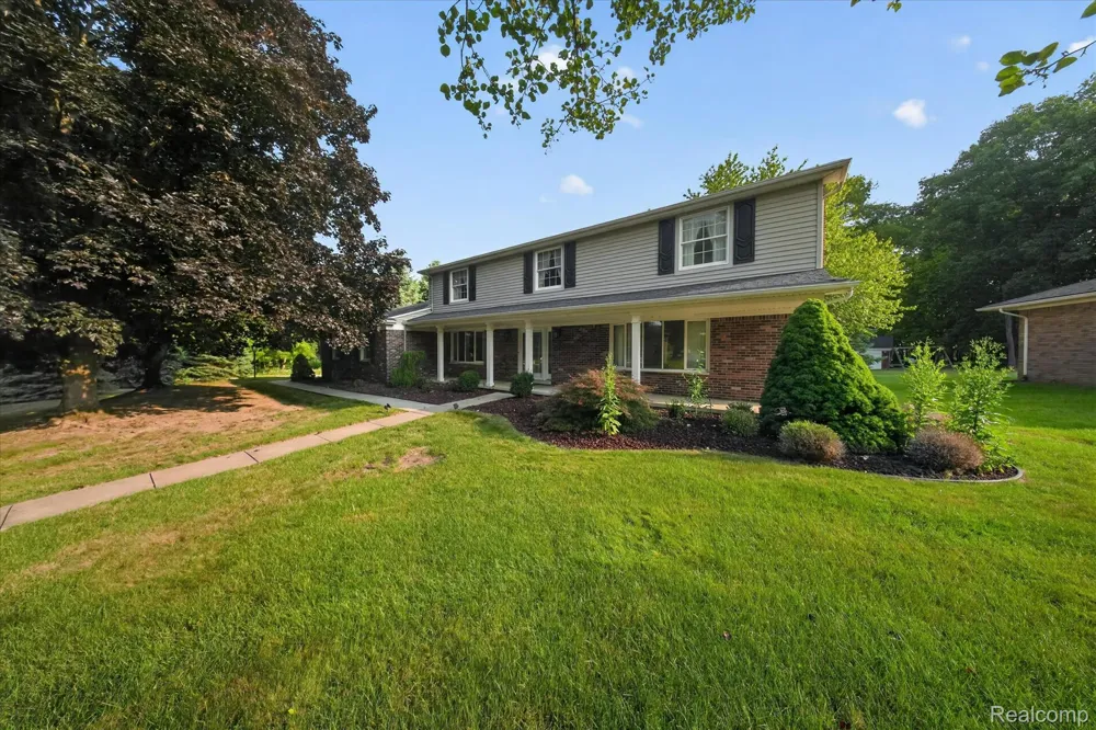 8940 Sarah Lane Grosse Ile Township, MI 48138
