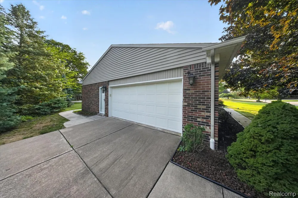 8940 Sarah Lane Grosse Ile Township, MI 48138