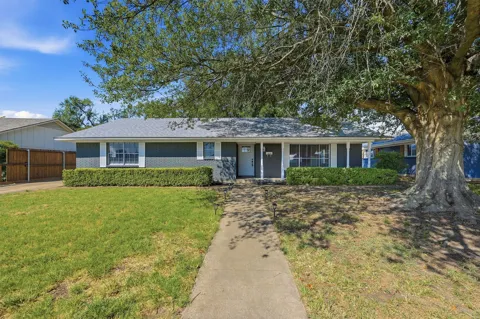 1808 Robin Drive