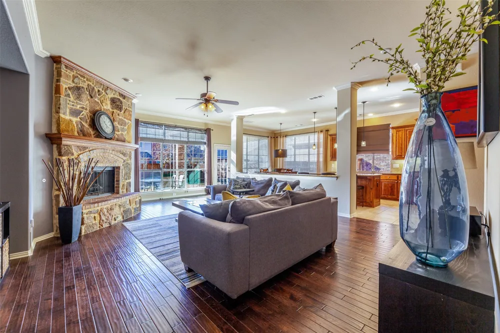 920 Fannin Drive Lantana, TX 76226