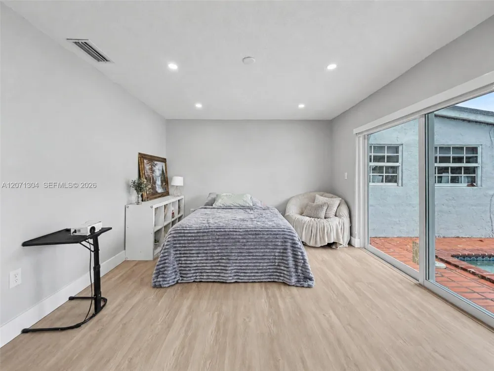 13710 SW 18th Ter Miami, FL 33175