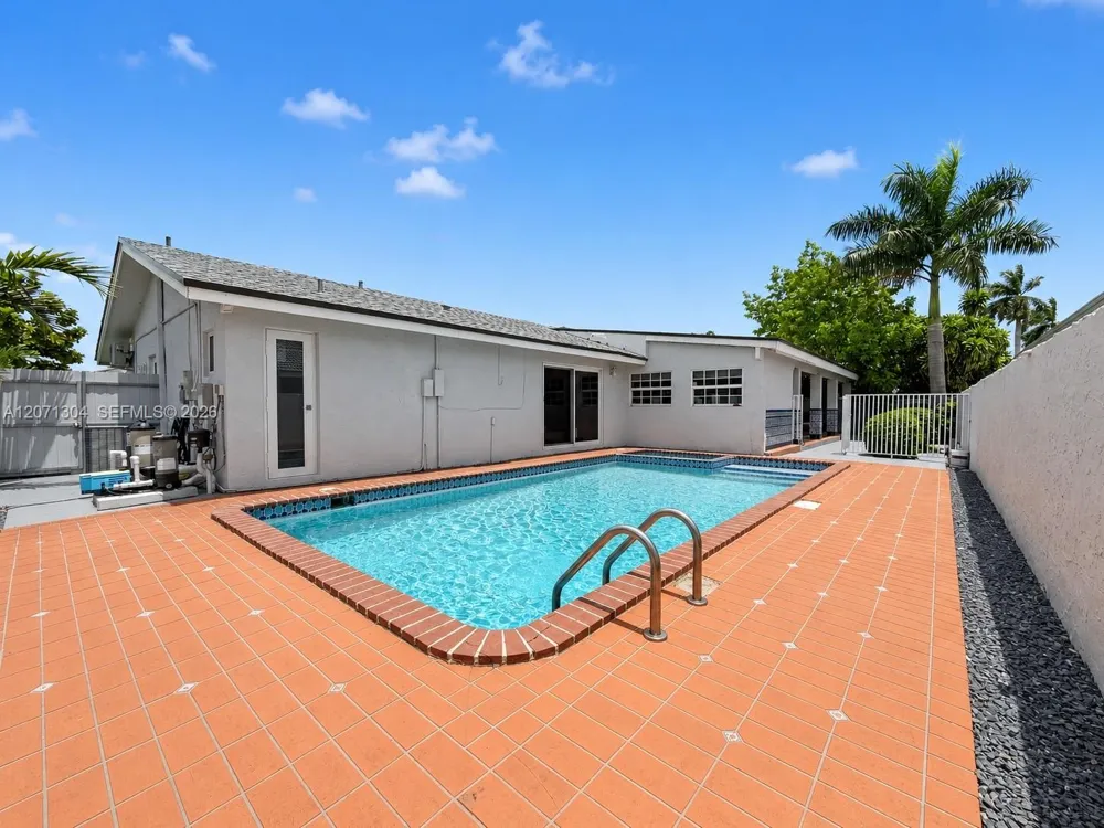13710 SW 18th Ter Miami, FL 33175