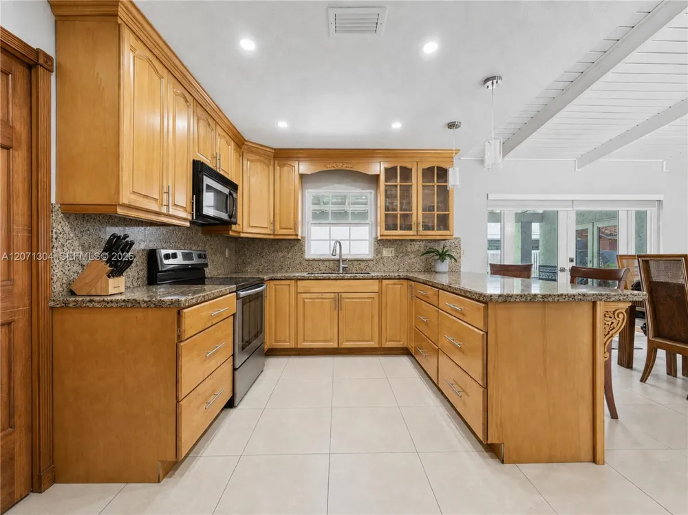 13710 SW 18th Ter Miami, FL 33175
