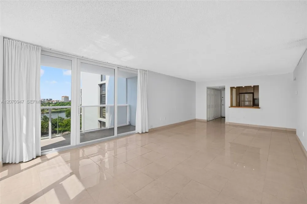 3731 Country Club Dr #1023 Aventura, FL 33180