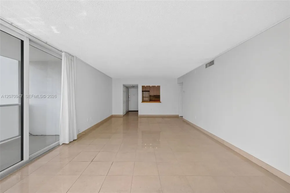 3731 Country Club Dr #1023 Aventura, FL 33180