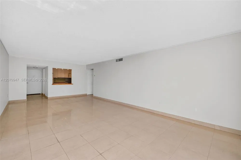3731 Country Club Dr #1023 Aventura, FL 33180