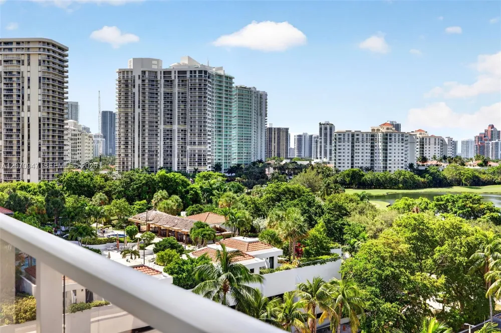 3731 Country Club Dr #1023 Aventura, FL 33180