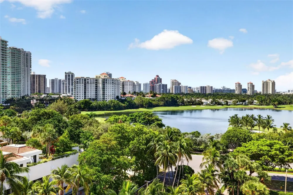 3731 Country Club Dr #1023 Aventura, FL 33180
