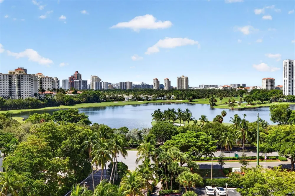 3731 Country Club Dr #1023 Aventura, FL 33180