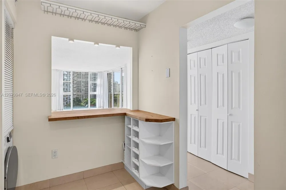 3731 Country Club Dr #1023 Aventura, FL 33180