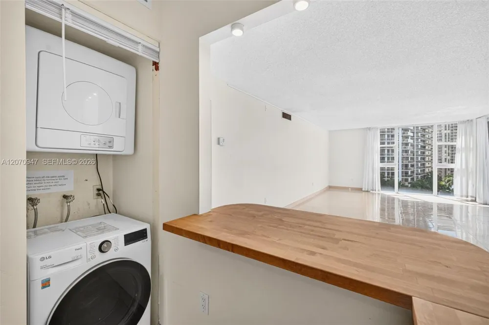 3731 Country Club Dr #1023 Aventura, FL 33180