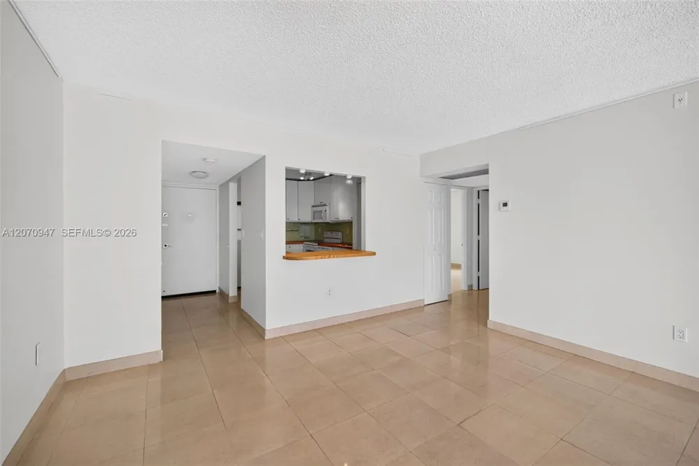 3731 Country Club Dr #1023 Aventura, FL 33180