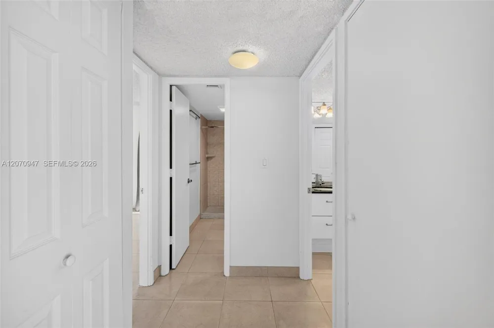 3731 Country Club Dr #1023 Aventura, FL 33180