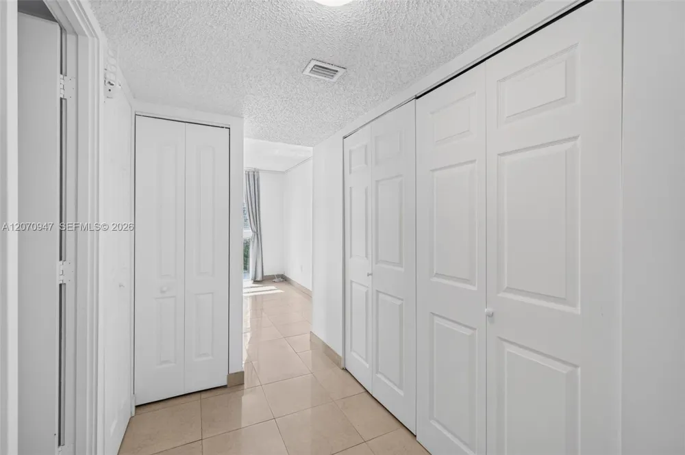 3731 Country Club Dr #1023 Aventura, FL 33180