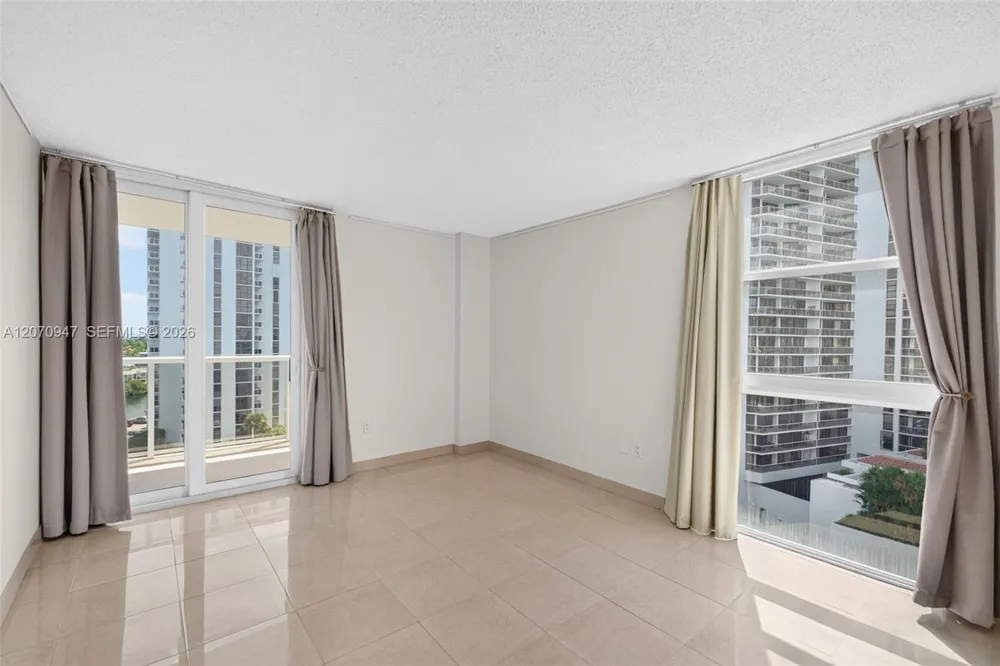 3731 Country Club Dr #1023 Aventura, FL 33180