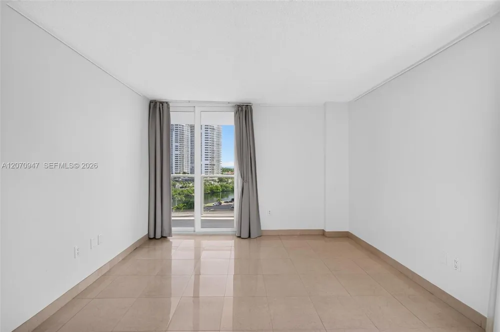 3731 Country Club Dr #1023 Aventura, FL 33180
