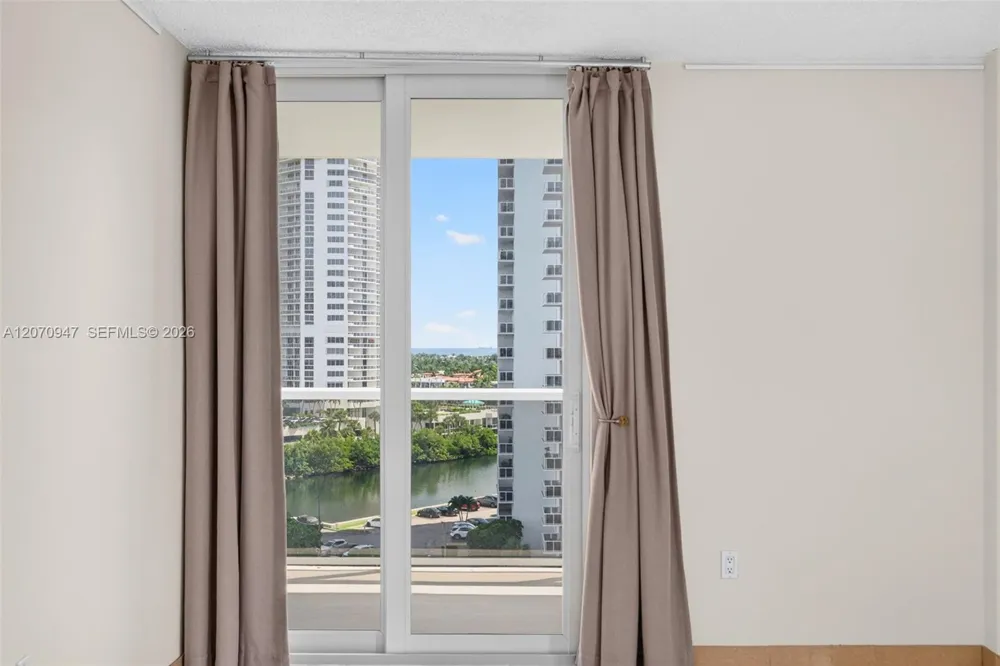 3731 Country Club Dr #1023 Aventura, FL 33180