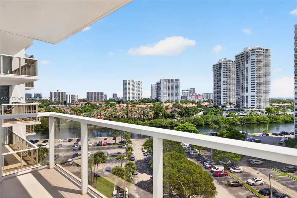3731 Country Club Dr #1023 Aventura, FL 33180