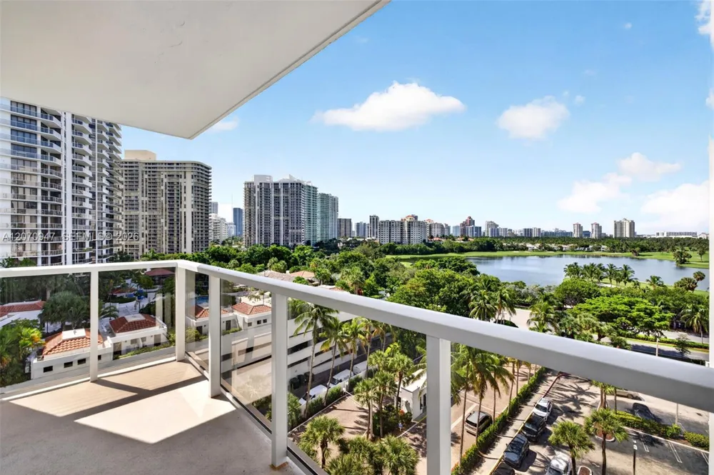 3731 Country Club Dr #1023 Aventura, FL 33180
