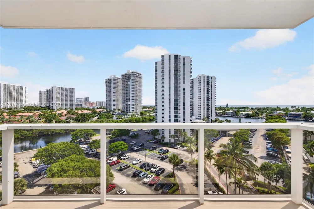 3731 Country Club Dr #1023 Aventura, FL 33180